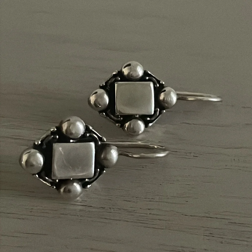 Silpada Sterling Silver Vintage French Wires W0335